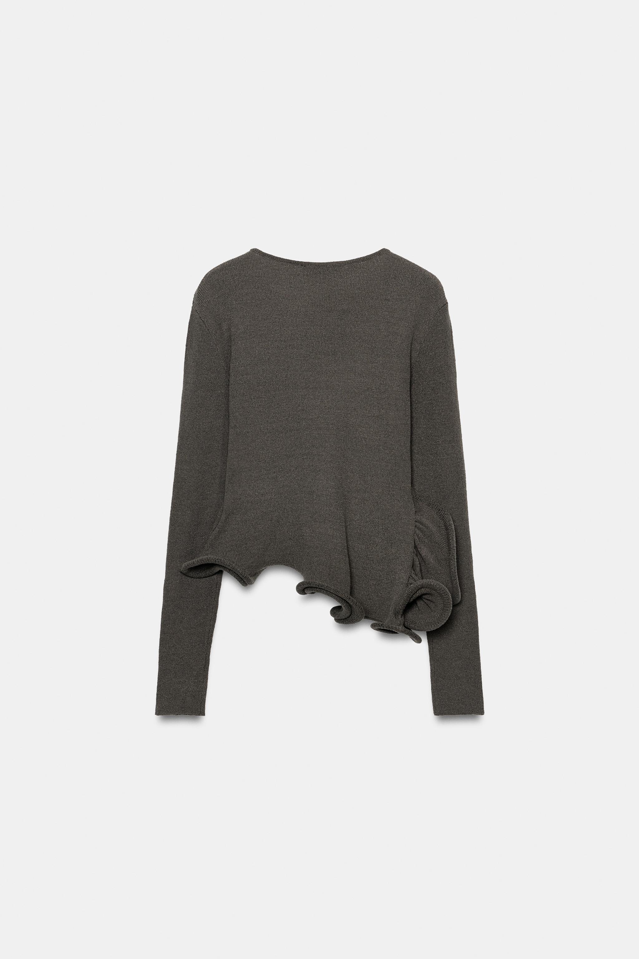 PULL EN MAILLE À VOLANT
